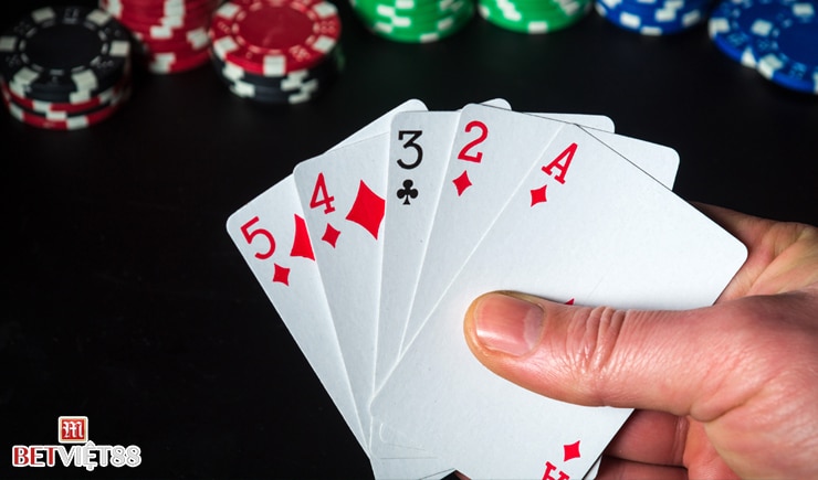 Hướng dẫn cách chơi Stud Poker cho người chơi mới