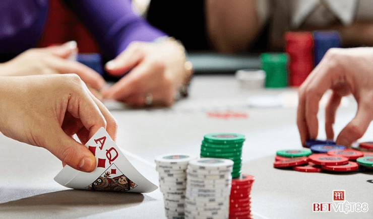 Tìm hiểu khoảng bài trong Poker là gì
